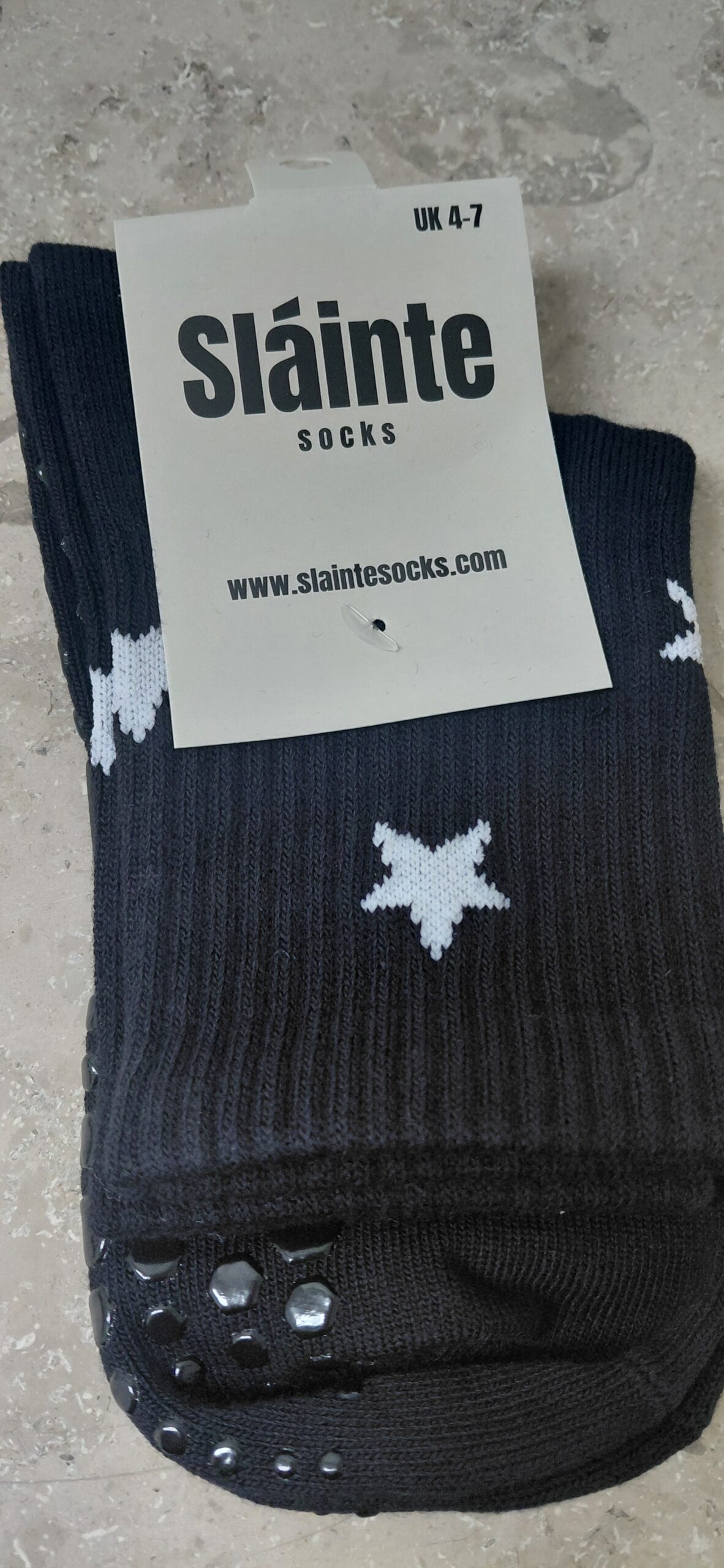 Amach Anocht Dubh Pilates Grip Socks