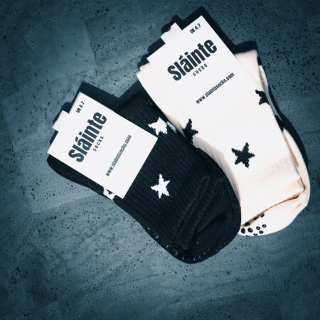 Amach Anocht Dubh & Báinín Pilates Grip Socks