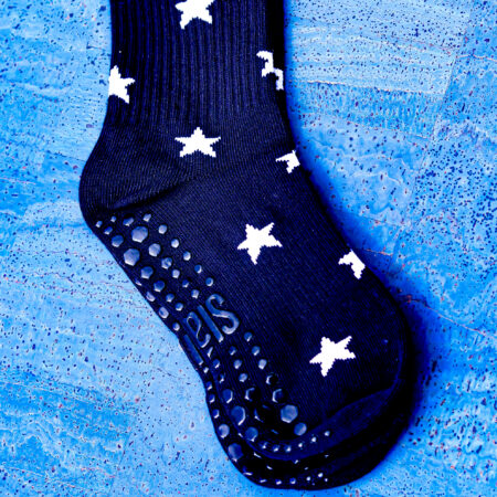Amach Anocht Dubh Pilates Grip Socks