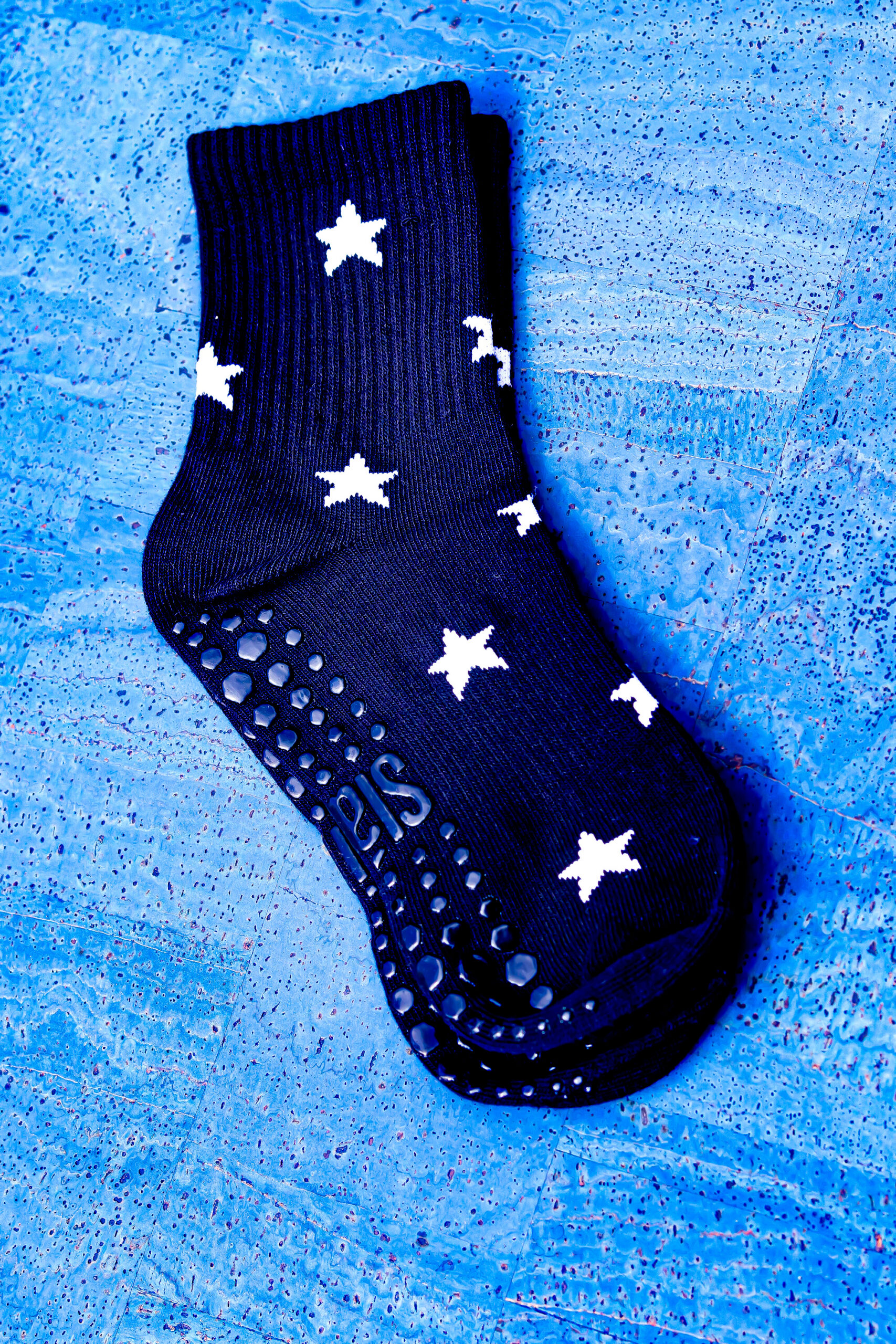 Amach Anocht Dubh Pilates Grip Socks